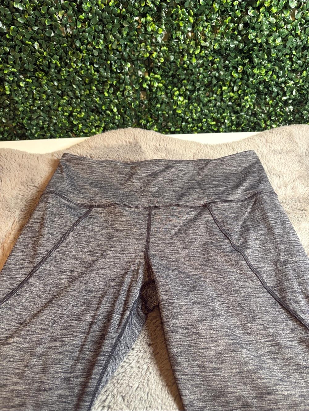Athleta Heathered Gray Leggings with Black Mesh Panels Size Large - Picture 2 of 6